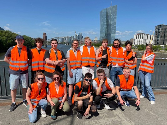 Logistik hautnah erleben – die 10C LW besucht den Frankfurter Osthafen