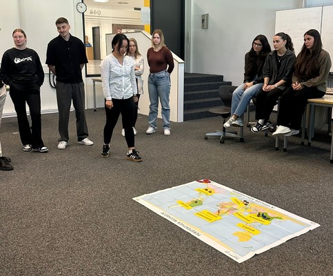 Grenzenlos denken, nachhaltig handeln – Industriekaufleute nahmen an Energieworkshop teil Grenzenlos denken, nachhaltig handeln – Industriekaufleute nahmen an Energieworkshop teil