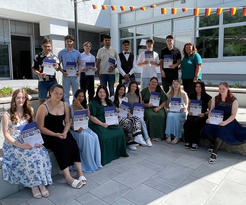 Die KSDill verabschiedet die Abschlussklasse der Berufsfachschule