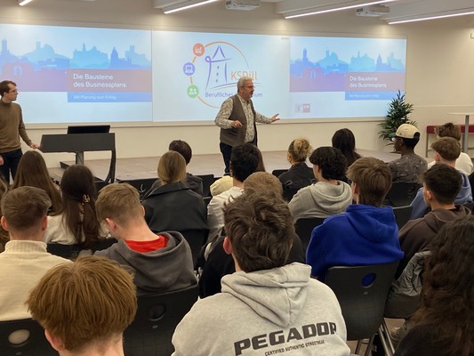 Kick-off für das Existenzgründungsprojekt der Jahrgangsstufe 11